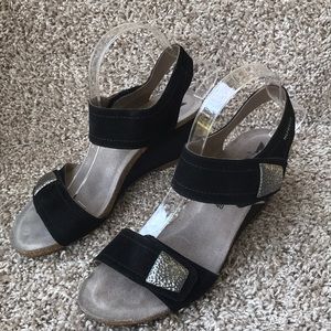 Mephisto Jackie Black Suede Wedge Sandals size 40 EU 9.5 US